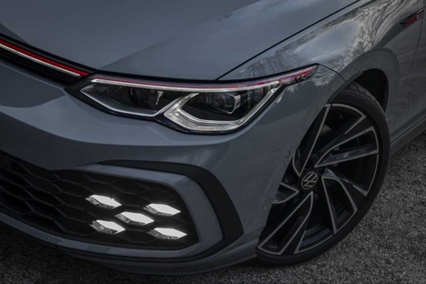 VOLKSWAGEN GOLF 8 IÇIN UYUMLU GTI ON TAMPON VE PANJUR SETI